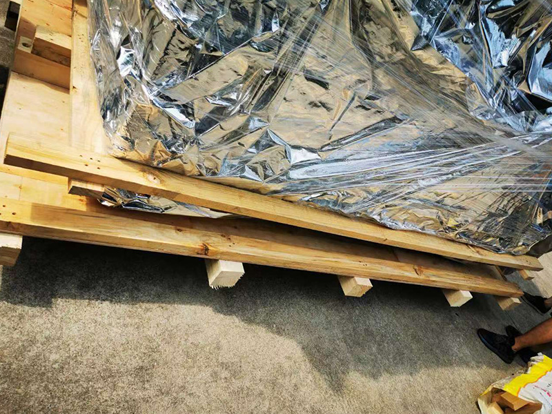 深圳(zhen)沙井顯(xian)示設備(bei)真空熏(xun)蒸出口(kou)包裝