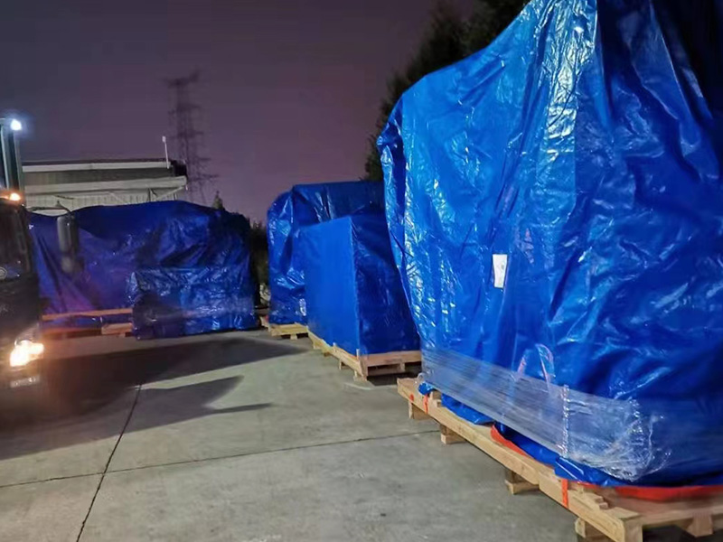 廣州韓(han)國LG搬遷防(fang)雨真空包(bao)裝